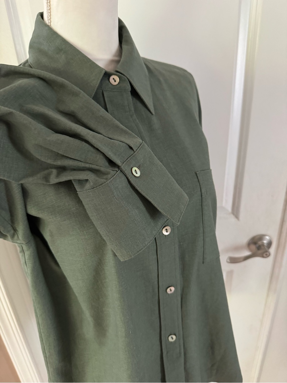 Vince Long Sleeve Linen Blend Button-Up Shirt in Sea Fern. Size M. MSRP $298 - Picture 8 of 17